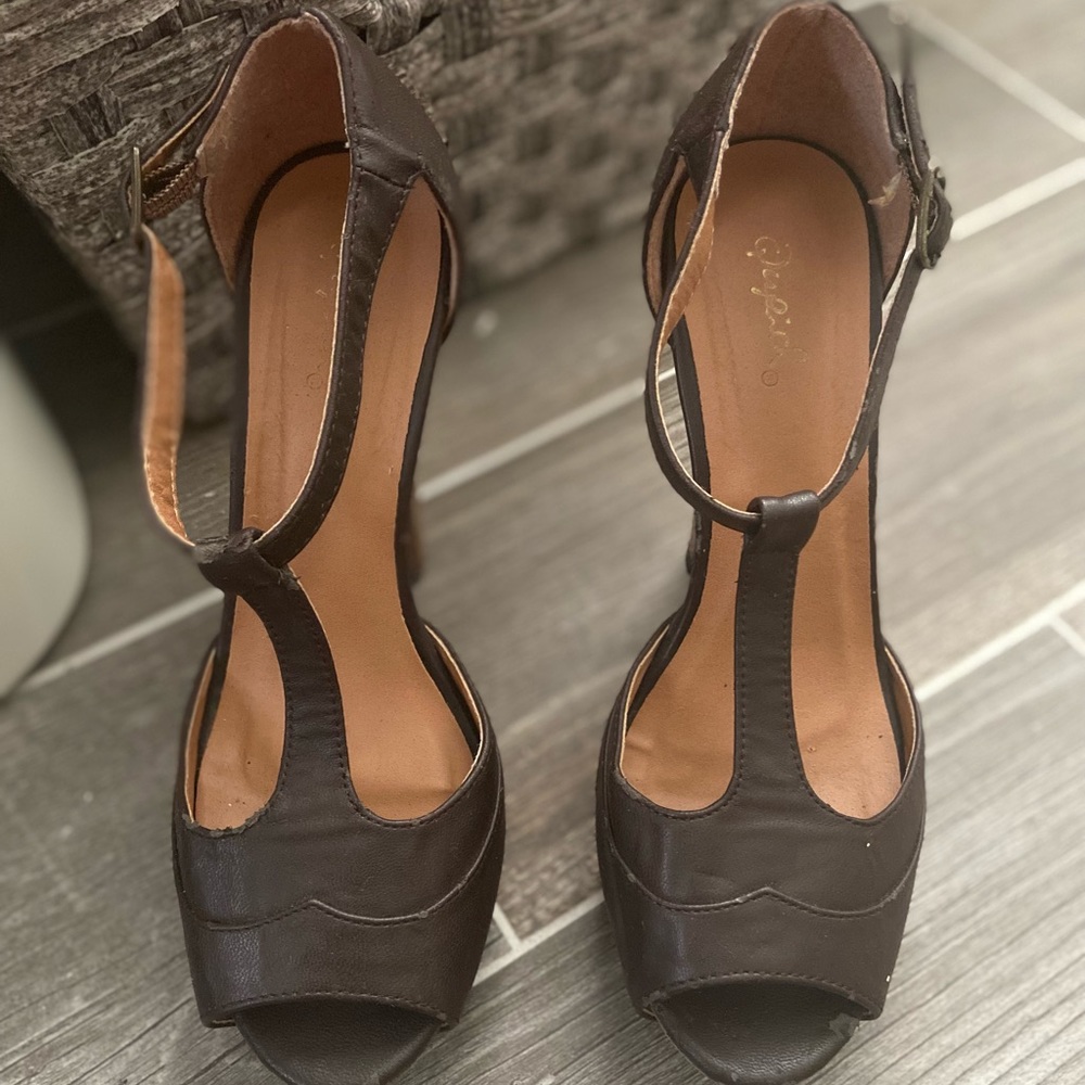 Brown Heels size 6
